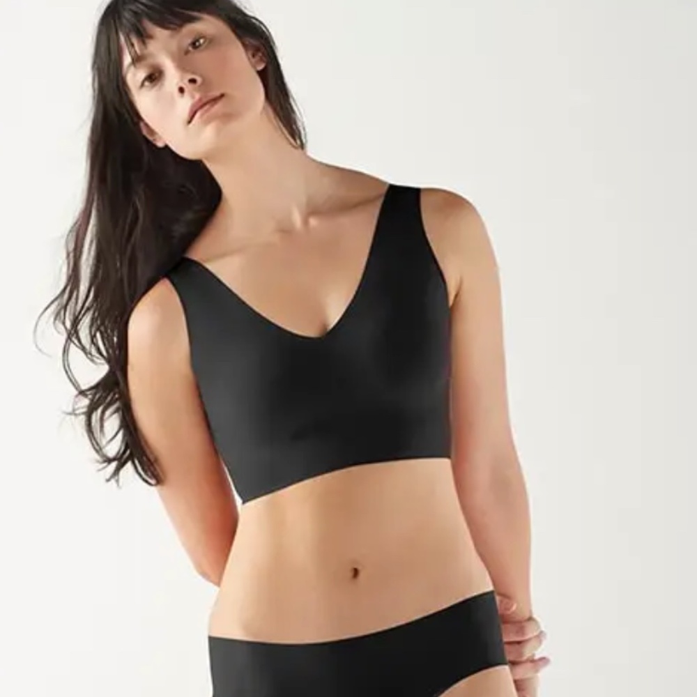 NEW True Body V Neck Bra, Black, M
